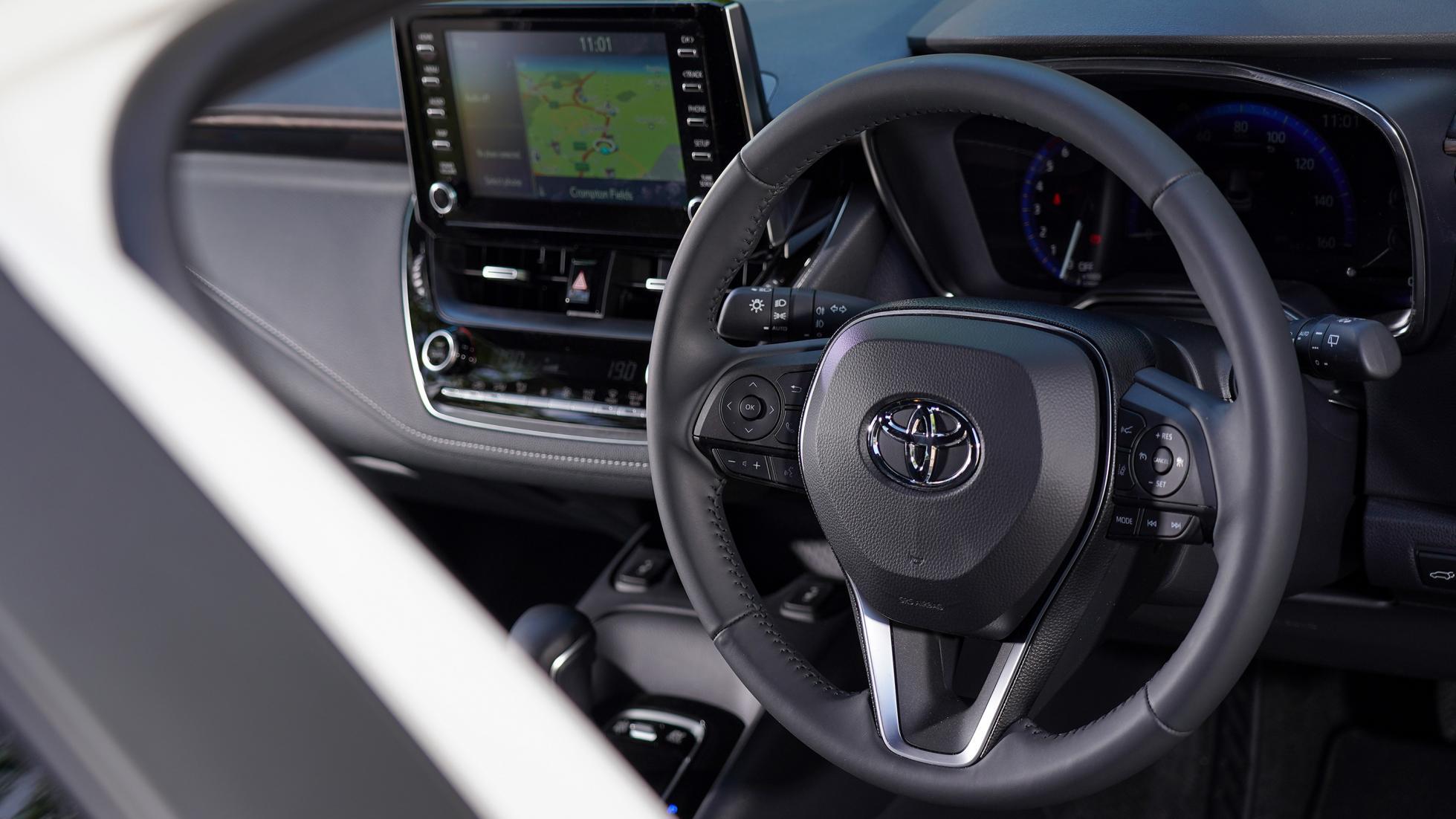 这是一台丰田卡罗拉,我们国内见不到的卡罗拉,卡罗拉旅行版