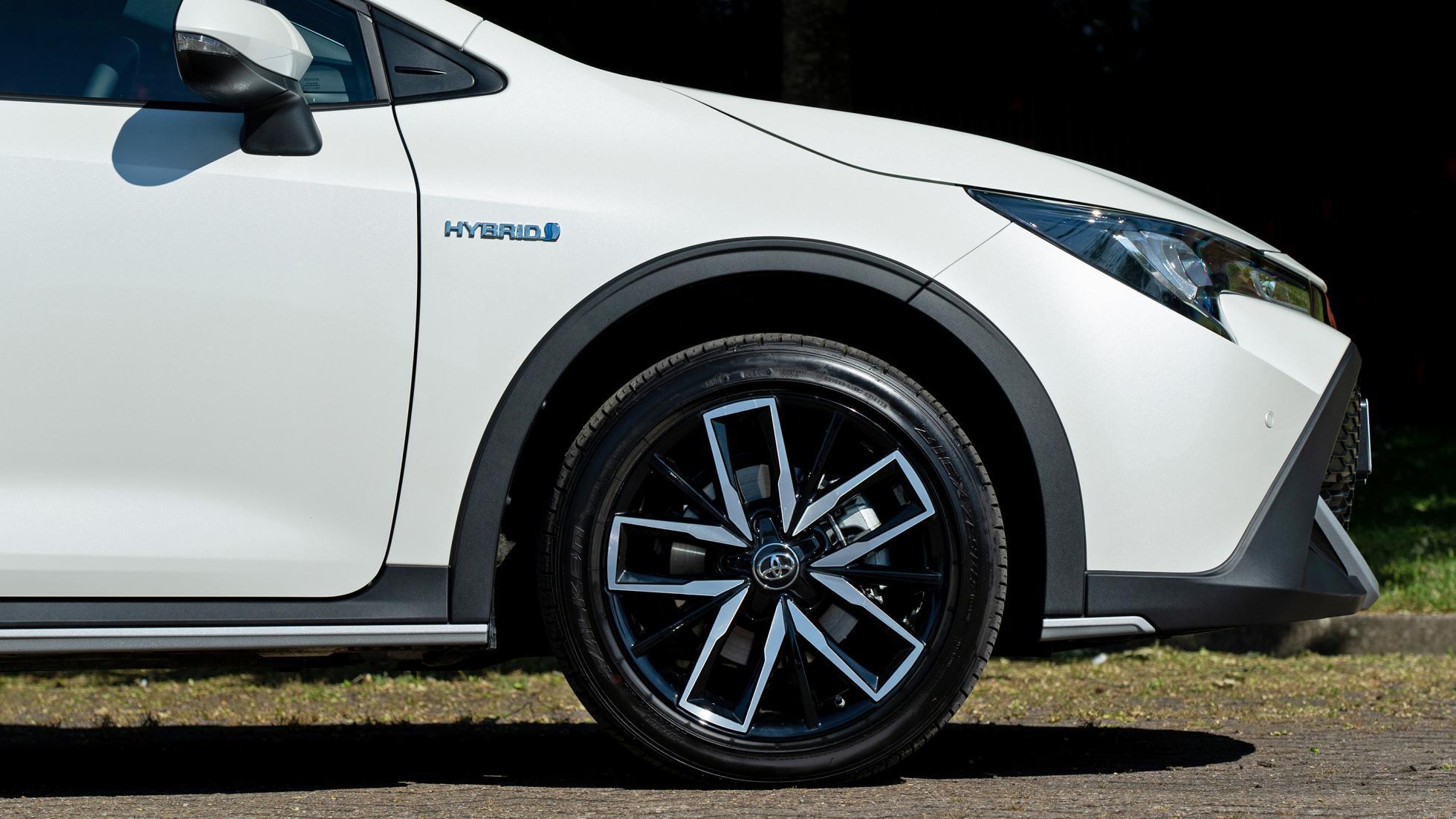 这是一台丰田卡罗拉,我们国内见不到的卡罗拉,卡罗拉旅行版