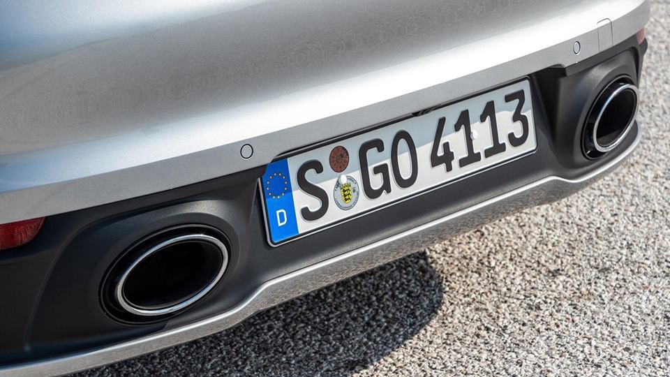 保时捷 911 Carrera 4S 黄色卡钳配银灰你们觉得好看吗?