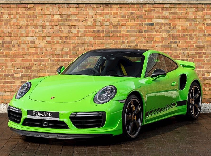 保时捷911turbo s,992 turbo s 绿色大青蛙 保时捷 911 turbo s 你们喜欢吗?