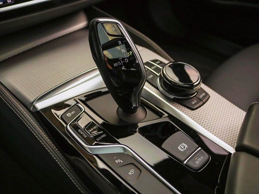 宝马M5:硬核跑者!舍我其谁!