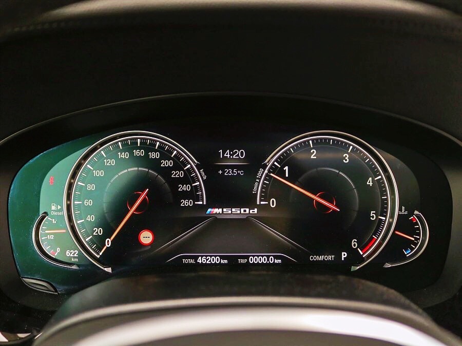 宝马M5:硬核跑者!舍我其谁!