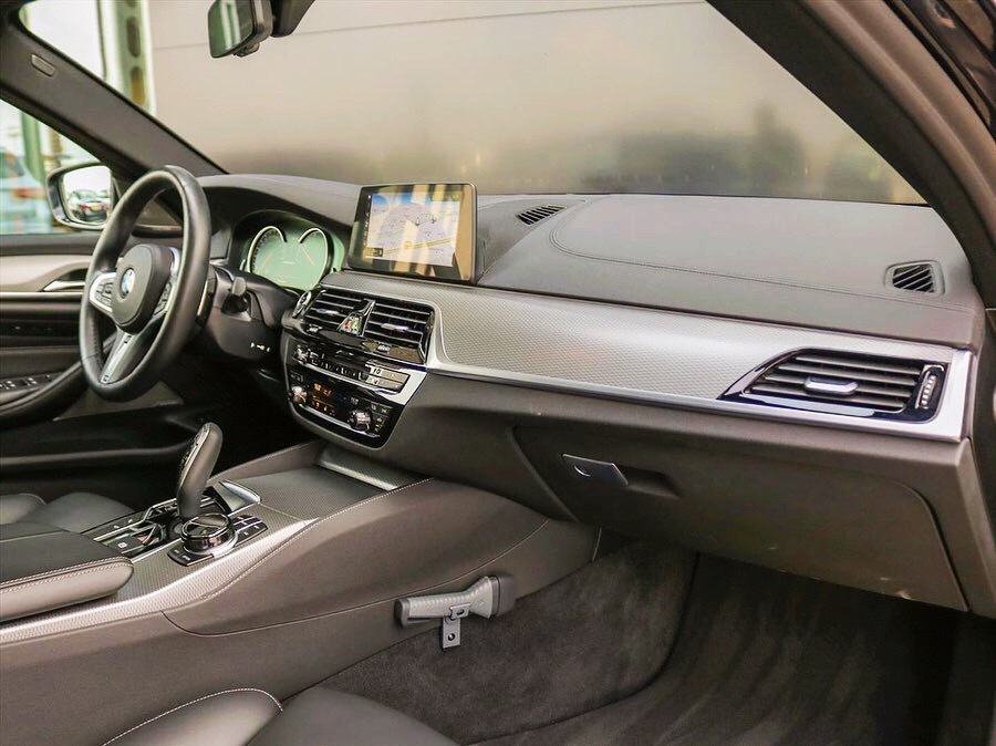 宝马M5:硬核跑者!舍我其谁!