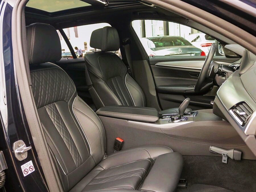 宝马M5:硬核跑者!舍我其谁!