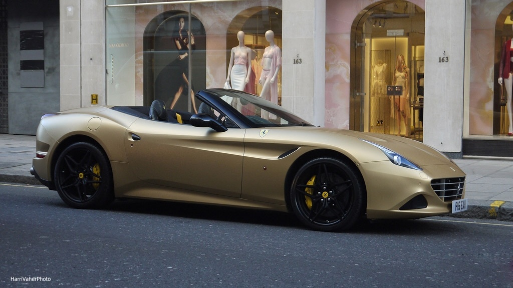 法拉利Ferrari California T，颜色很喜欢！