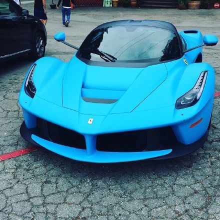 紫色法拉利LaFerrari，对比其他颜色一起欣赏才过瘾。