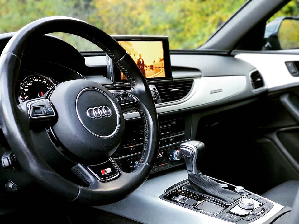 Audi A6,还有谁喜欢这个大灯的,反正我很喜欢