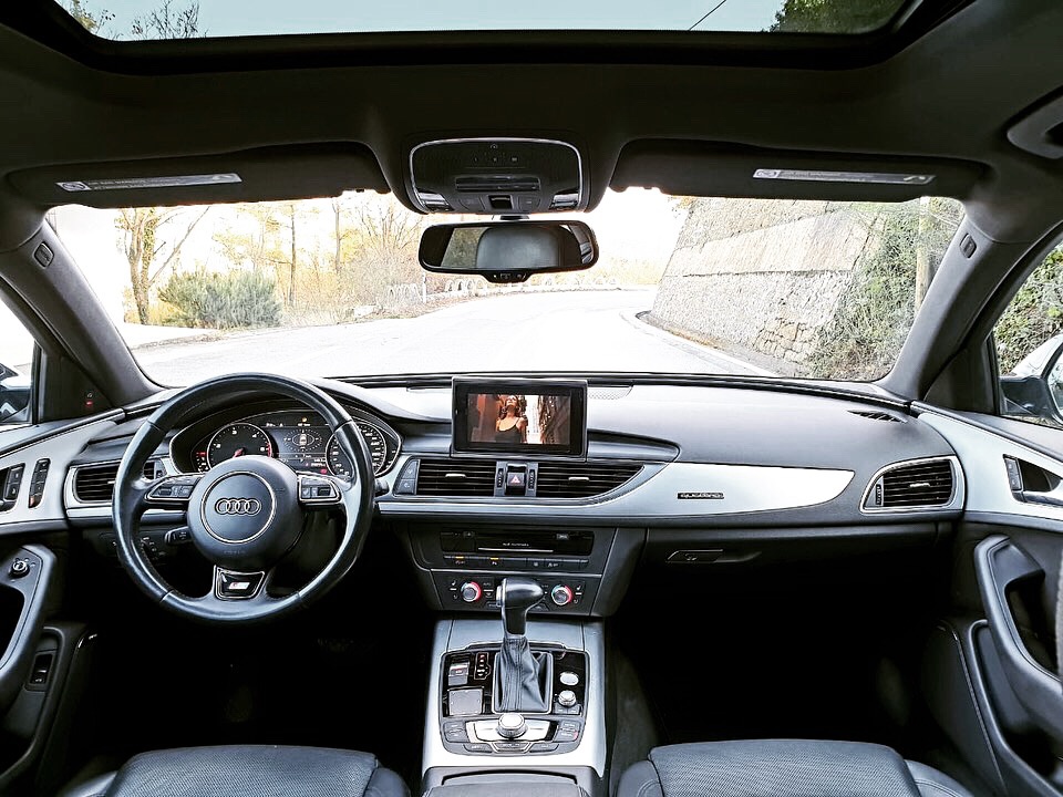 Audi A6,还有谁喜欢这个大灯的,反正我很喜欢