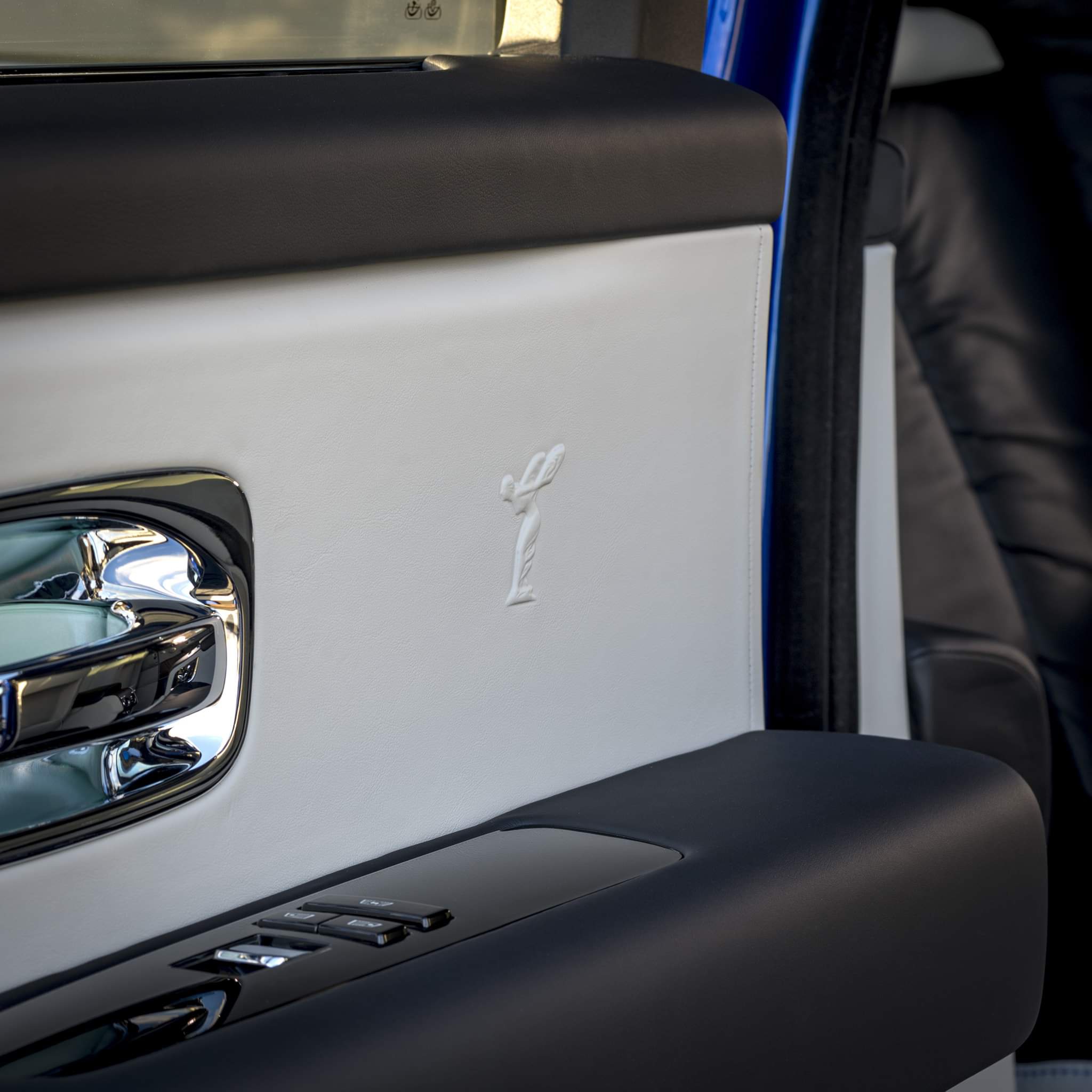 Rolls-Royce Cullinan 气场有输黑色么?