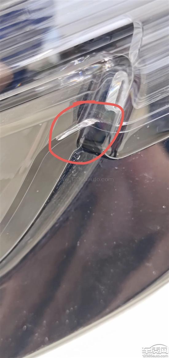 东风本田CR-<em>V</em>大<em>灯</em>开裂 厂家<em>不予</em>更换