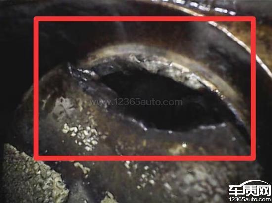奥迪Q7发动机<em>气门</em>断裂导致拉缸