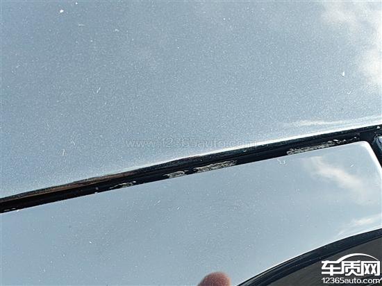 一汽红旗HS5<em>后扰流板</em>接缝处油漆开裂