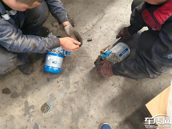 一汽解放JH6制动系统故障 <em>干燥</em><em>器</em>总成损坏