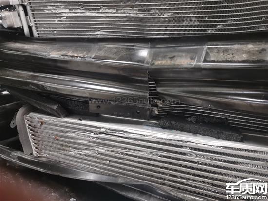 星途揽月低速碰<em>撞</em><em>防撞</em>梁断裂 气囊未弹出