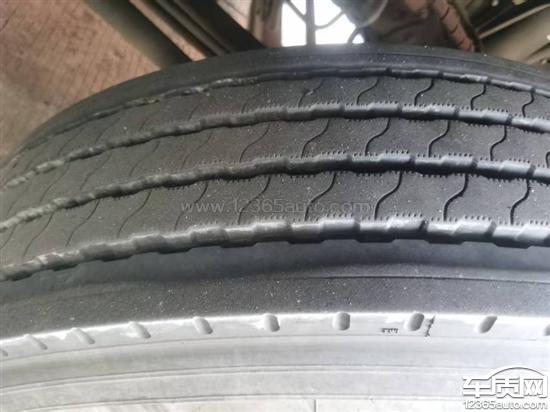 中国重汽豪沃HOWO<em>轮胎</em>中间吃胎偏磨