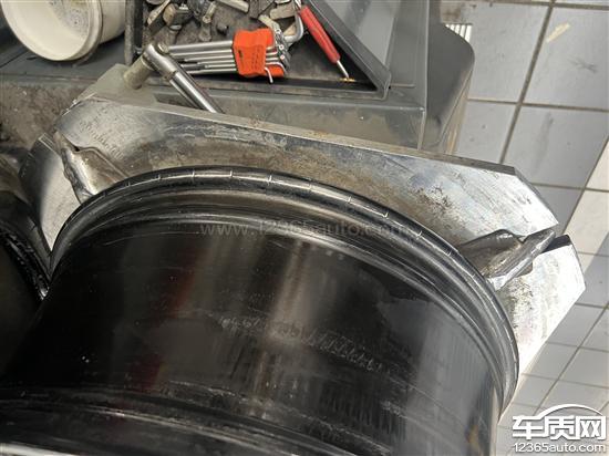 比亚迪海豹<em>轮毂</em>变形导致行驶抖动