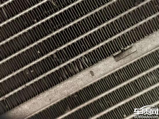 ARCFOX极狐T1前<em>散热</em><em>器</em>疑似设计缺陷