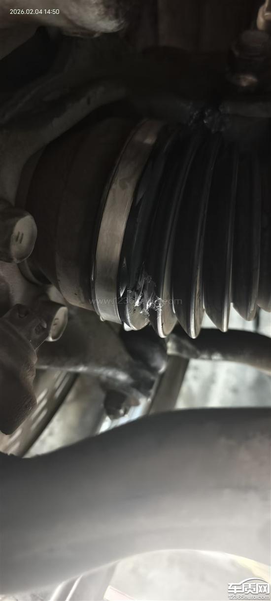 广汽丰田锋兰达新车<em>传动</em><em>轴</em>防尘套破损