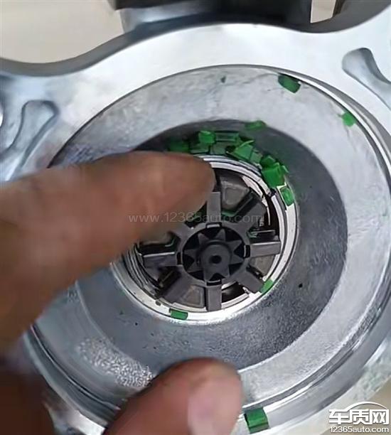 广汽丰田凯美瑞方向盘异响 转向<em>垫片</em>损坏