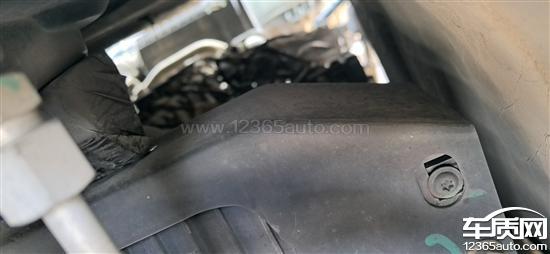 福田欧曼<em>散热</em><em>器</em>在同一位置出现裂痕