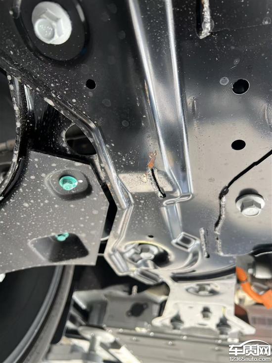 奇瑞iCAR V23<em>悬挂</em>及底盘出现生锈