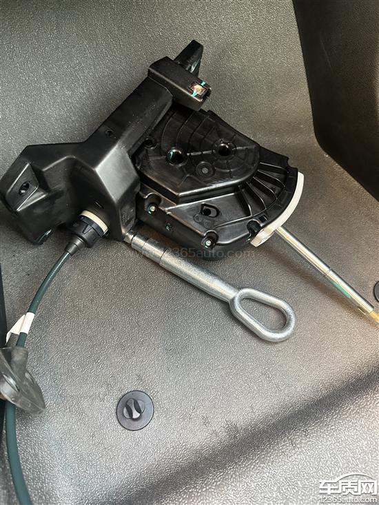 上汽荣威科莱威CLEVER换挡机构故障