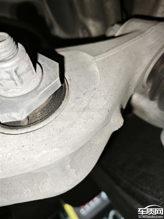 小鹏G6车辆低频共振压耳 要求处理