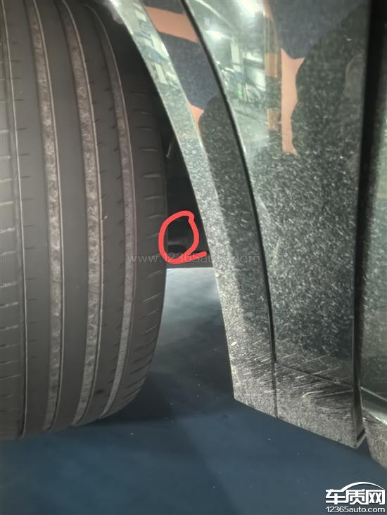 理想L9 方向盘向右倾斜 <em>ES</em><em>P</em>灯常亮