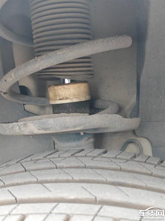 别克君威<em>减震</em><em>器</em>漏油 要求厂家处理