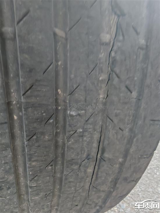 北京奔驰G<em>LC</em>原厂普利司通轮胎裂纹
