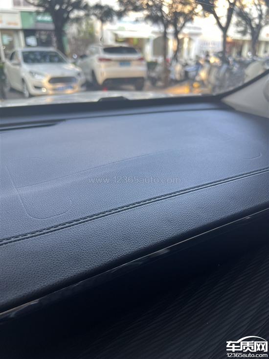 哈弗初恋副驾驶仪表台<em>气囊</em>位置鼓包