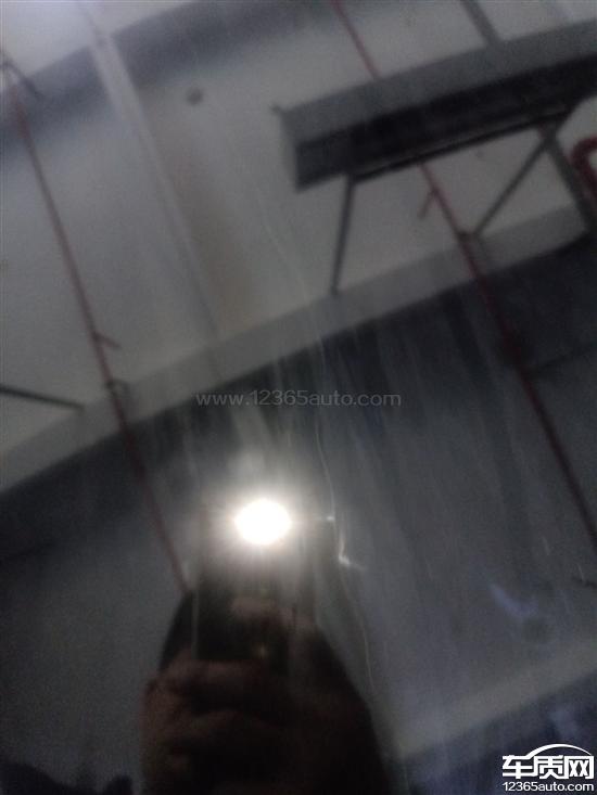 上汽大众ID.3天窗玻璃破裂 没有外伤痕迹