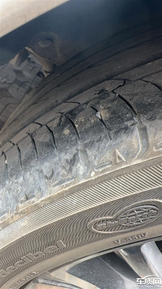 东风本田思域优科豪马<em>轮胎</em>开裂掉皮