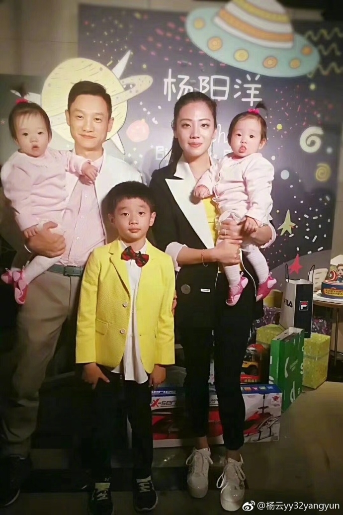 杨阳洋生日搞怪瞪眼超可爱
