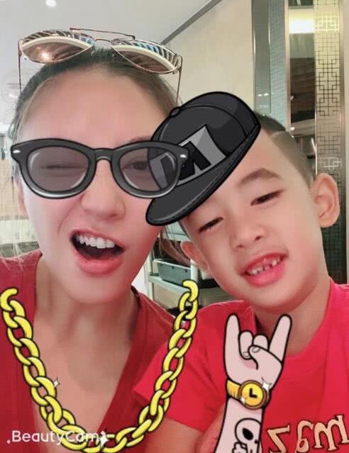 应采儿晒与jasper同框照