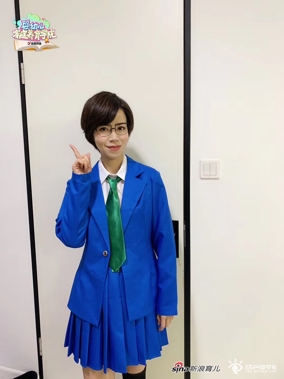 大J拍摄中花絮客串柯南。