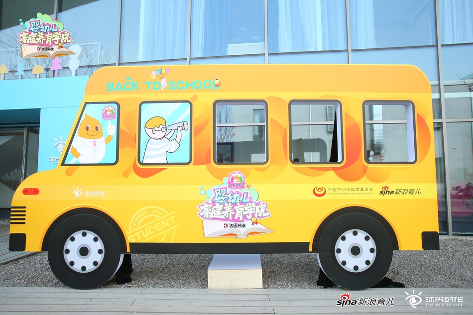 寰亚小童星集体合影。