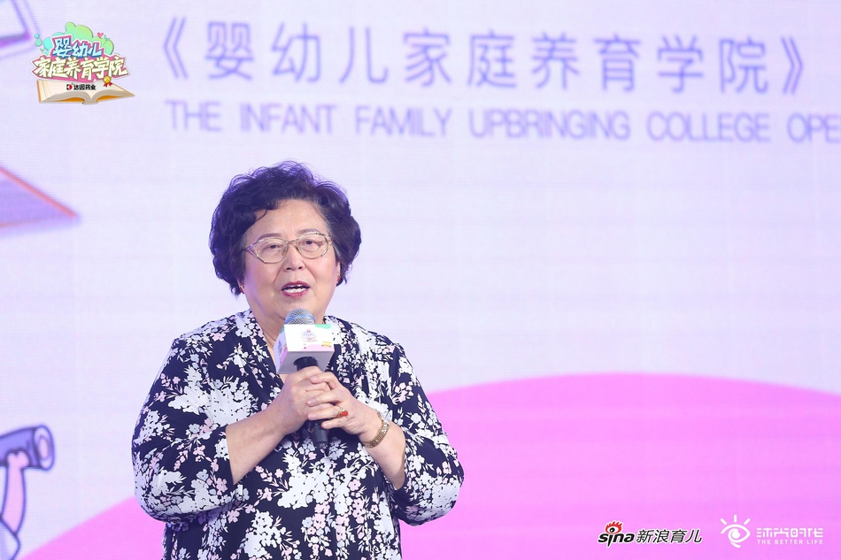 张思莱现场分享两个外孙的有趣经历。