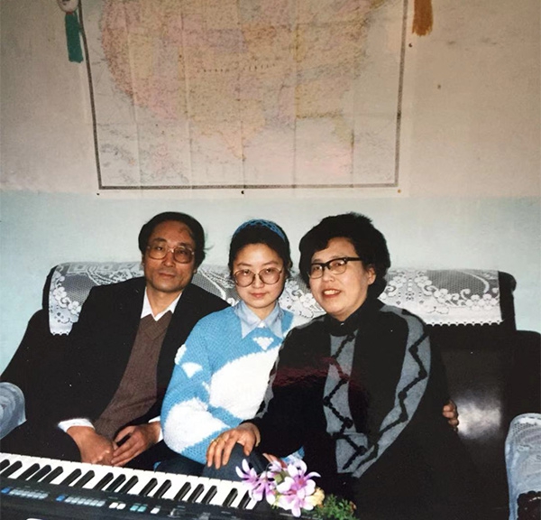 张思莱夫妇和女儿旧照