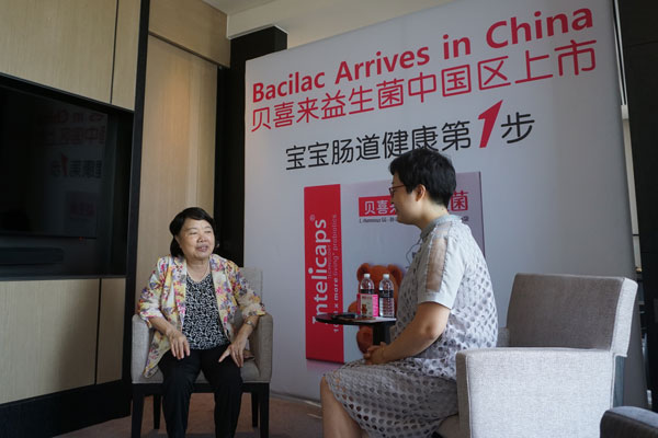 专访世界卫生组织儿童卫生合作中心主任、中华预防医学会儿童保健分会主任委员、首都儿研所戴耀华教授(左一)