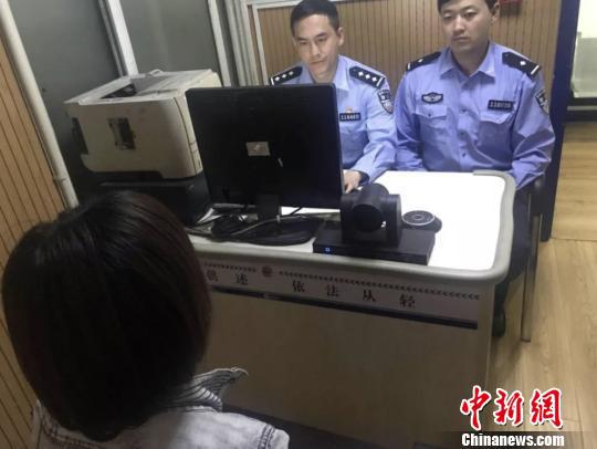 叶某某向警方交代有关情况。 警方供图