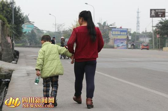 未婚生儿子随母姓 生父欲起诉讨要儿子 姓名权