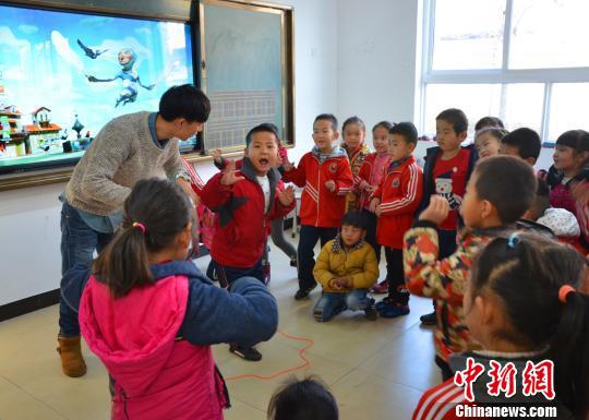 期末考试变闯关游戏。 任丽娜 摄 期末考试变闯关游戏。 任丽娜 摄