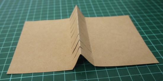 【爱丽丝手工书做法:3D纸画书】