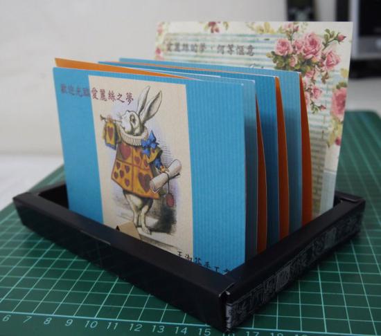 【爱丽丝手工书做法:3D纸画书】