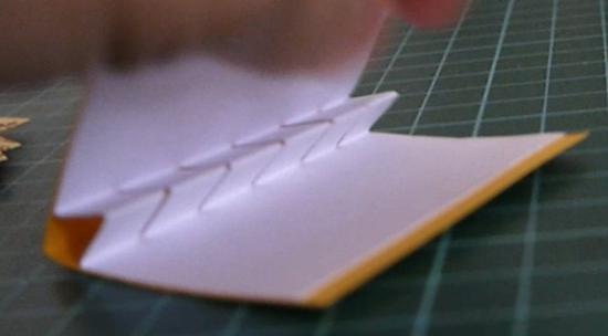 【爱丽丝手工书做法:3D纸画书】