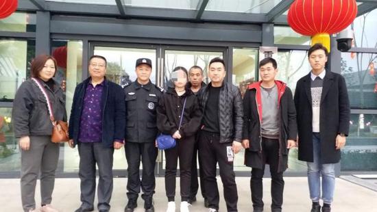 小颖父母及其他亲属