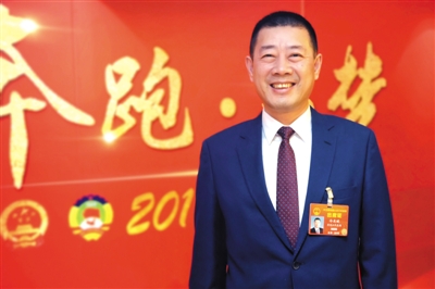 3月14日,全国人大代表、黑龙江飞鹤乳业有限公司董事长冷友斌接受媒体采访。
