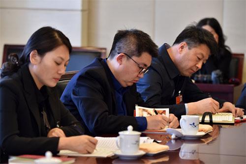 5。内蒙古代表审议宪法修正案草案
