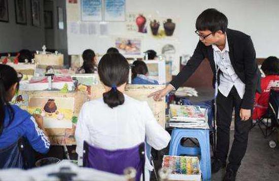 校外培训飞速发展背后诟病多 如何看待病态的